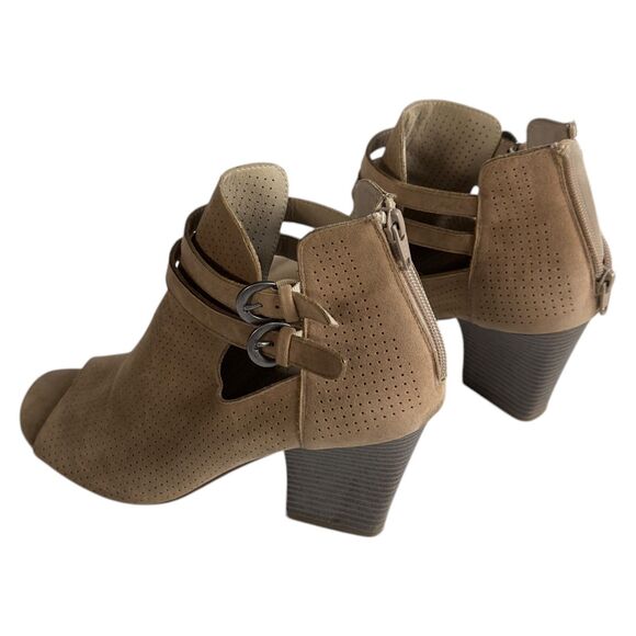 White Mountain Beige Peep Toe Booties Women’s 9.5 Cutout Block Heel Sandal Boot - Picture 2 of 16